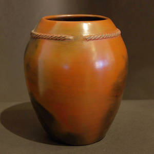 A twisted biyo and fire clouds on a brown vase