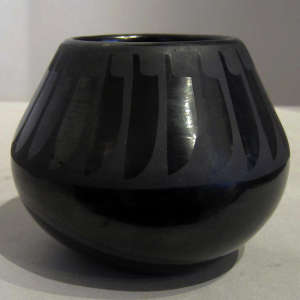 Feather design around a black on black jar