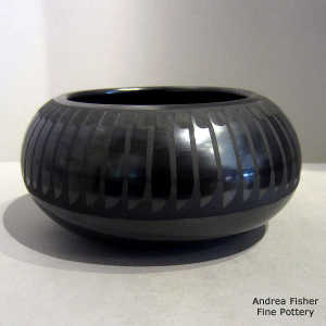 Band of feathers design on a black on black jar