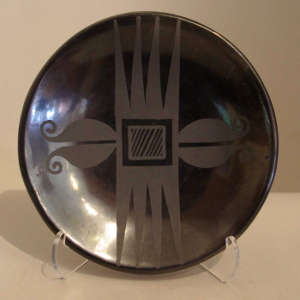 Geometric design on a black on black plate