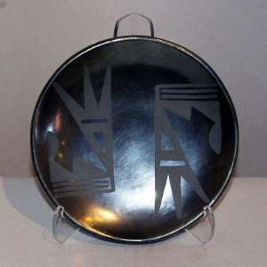 Geometric design on a black on black plate