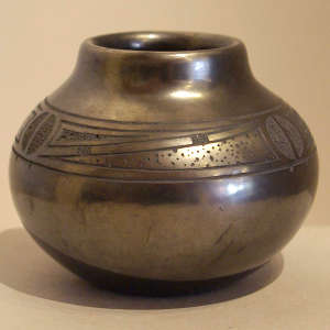Sgraffito geometric design on a gunmetal black jar