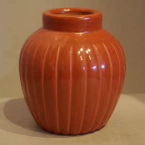 Red melon jar with grooves