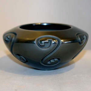 Curved kiva step and geometric design carved into a polished black bowl