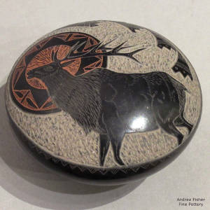 Sgraffito elk design on a black seedpot