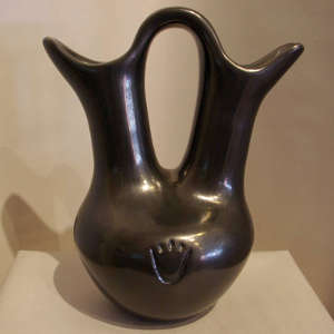 Bear paw imprints on a polished black wedding vase