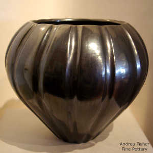 Black melon jar, polished and carved