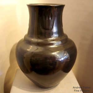 Bear paw imprints on a black double-shouldered jar