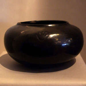 Four bear paw impressions on a closed black bowl