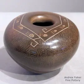 Brown jar with a sgraffito bear paw and geometric design