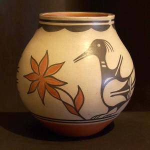 Bird and flower design on a polychrome olla