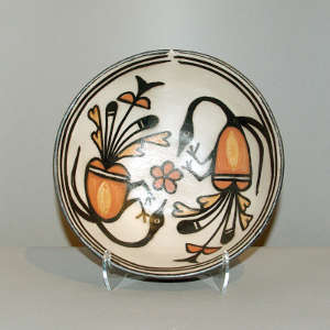 Bird design inside a polychrome bowl