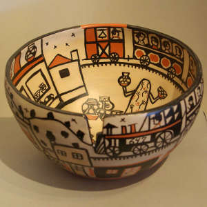 Train design inside and out on a polycrome bowl