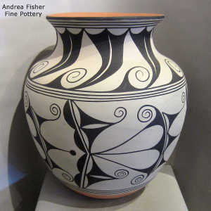 Wind, cotton flower and geometric design on a polychrome jar
