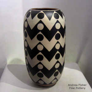 Geometric design on a polychrome cylinder