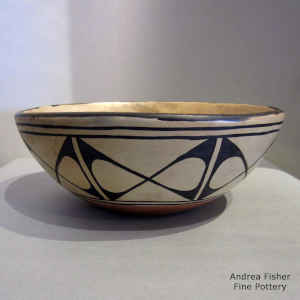 Polychrome utilitarian chili bowl with geometric design on the outside
