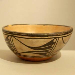 Geometric design on a polychrome chile bowl