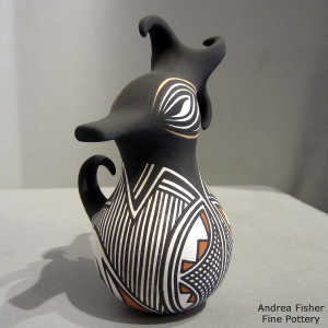 Geometric design on a duck pot effigy